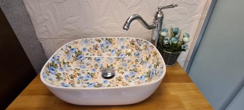 a bathroom sink with a floral pattern on it at הים פוגש את ההר- בית בלב הגליל Sea & Mount in Adamit