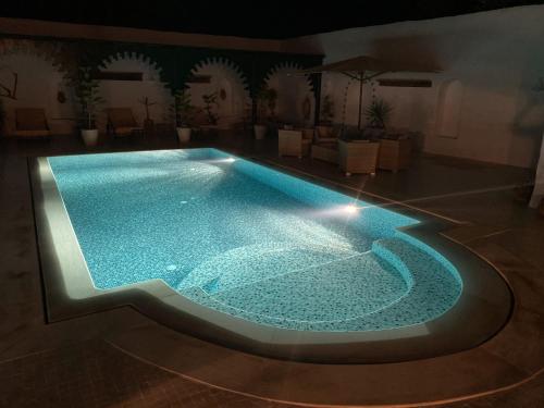 Der Swimmingpool an oder in der Nähe von Menzel NOUR