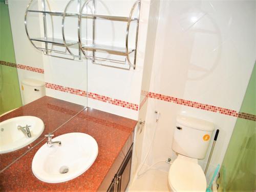 Koupelna v ubytování Angket condominium fully furnished 14th floor studio apartment