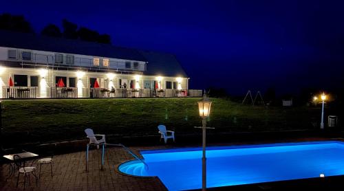 Bazén v ubytování Löderup Strandbad Hotell och Restaurang nebo v jeho okolí