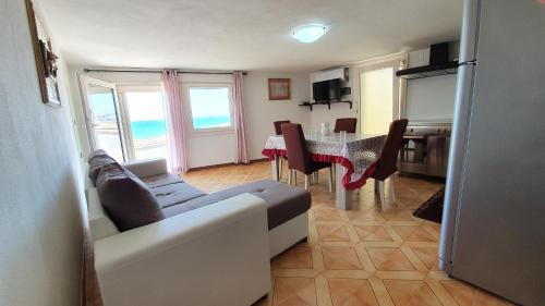 Kuchyň nebo kuchyňský kout v ubytování Villa Cordella 5