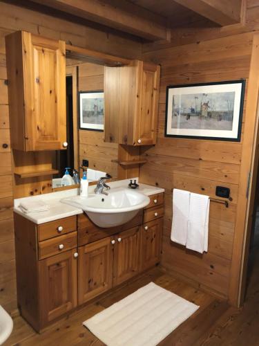 Koupelna v ubytování CHALET B&B LAGHETTI MARTINA