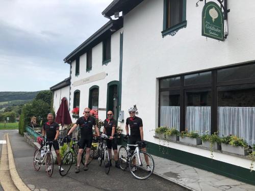 Montar en bicicleta en Zum Goldhahn o alrededores