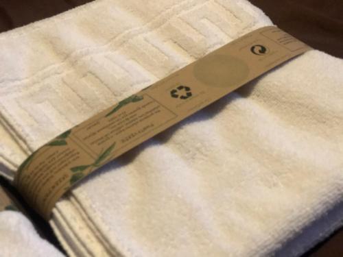 a knife sitting on top of a white towel at H Rural Chamouco in Bóveda