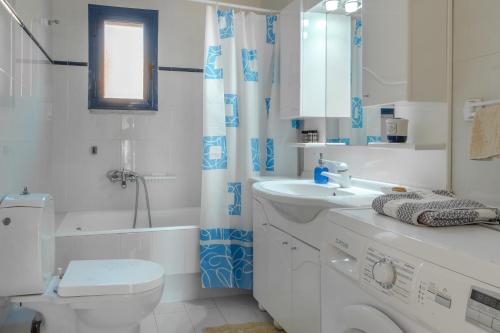 A bathroom at villa hena