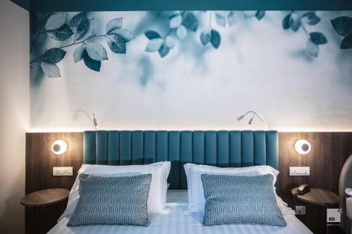 Tempat tidur dalam kamar di Hotel Regina Elena 57 & Oro Bianco SPA