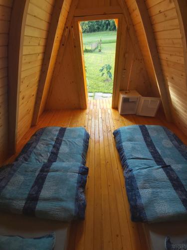 Кровать или кровати в номере GLAMPING HIŠKe PETRIN