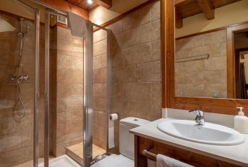 a bathroom with a sink and a shower at Aparthotel Bellver in Bellver de Cerdanya 