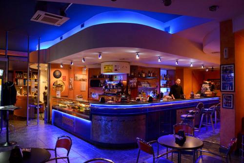 Lounge nebo bar v ubytování Hotel Blue Rose's