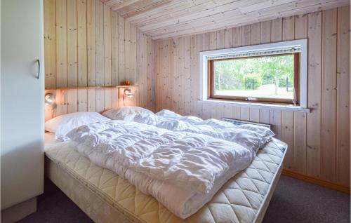 Postel nebo postele na pokoji v ubytování Awesome Home In Tarm With Sauna