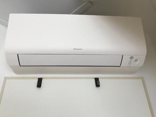a white computer monitor sitting on top of a shelf at B&B Knooppunt70 in Arcen