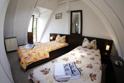 Un pat sau paturi într-o cameră la Nerahouse