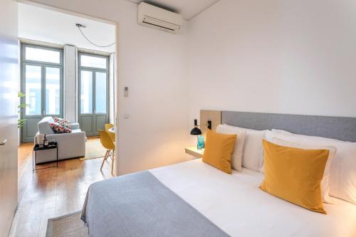 Uma cama ou camas num quarto em Apartamentos Villa Bolhao