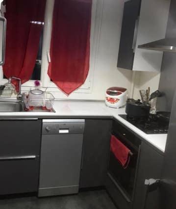 Kuchnia lub aneks kuchenny w obiekcie Bel Appartement Montreuil