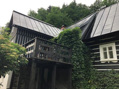 El edificio en el que está el chalet de montaña