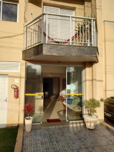 a balcony on top of a building with plants at Ap frente para o mar in Caraguatatuba