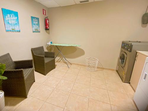 a laundry room with a washer and a washing machine at Aparthotel SunClub Salou in Salou