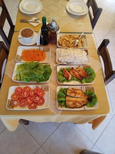 Makanan di atau berdekatan inn ini