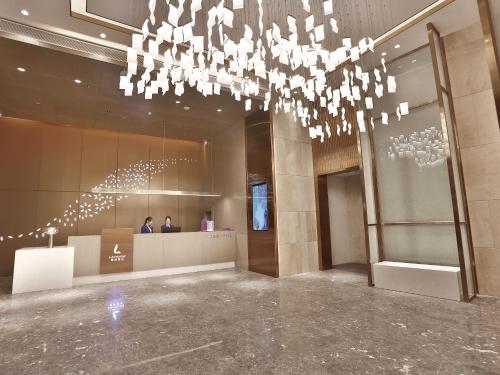 a lobby with a large chandelier in a building at Lavande Hotel Dongguan Songshan Lake in Dongguan