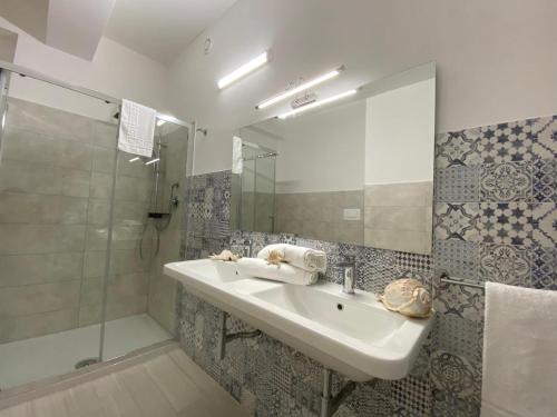 
A bathroom at La Rustica Hotel
