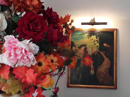 ラシュノフにあるCasa Maria Rosesの花壁画