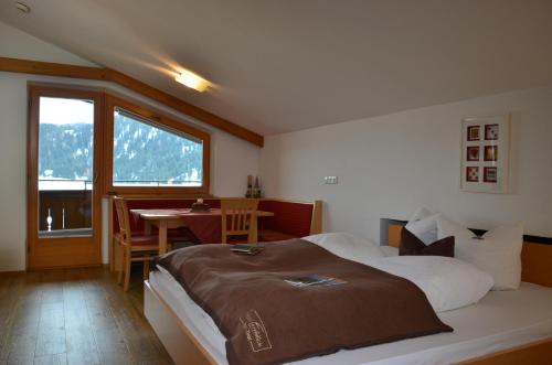 Una cama o camas en una habitación de Aparthotel Fernblick