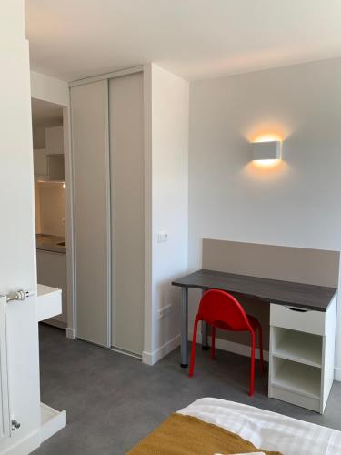 Gallery image of Moov'Appart Hotel Clichy in Clichy