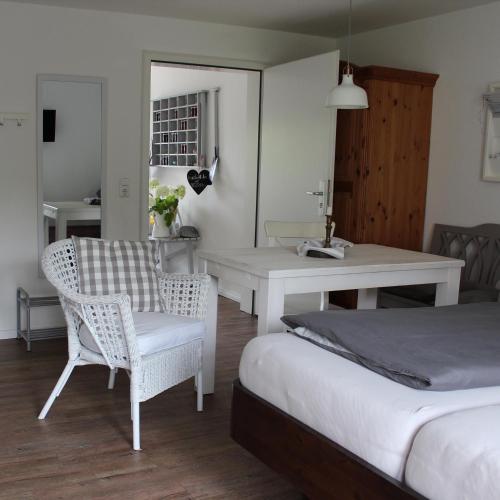 a bedroom with a bed and a table and chairs at ❤️ KLEINE AUSZEIT ❤️ in Hohwacht