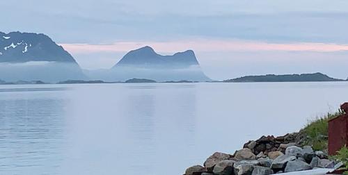 a view of the water with mountains in the background at BEDEHUSET Basecamp Senja in Skaland