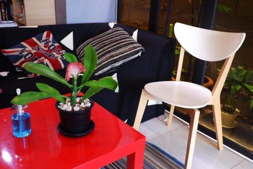 Posezení v ubytování Rin GuestHouse Pracharak RD