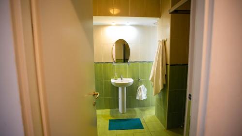 A bathroom at Vila Nautica