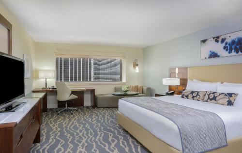 
a hotel room with a bed, tv and a desk at InterContinental Miami, an IHG Hotel in Miami
