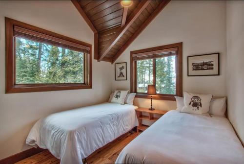 Cedar Crest - Owl Cottage 9 tesisinde bir odada yatak veya yataklar