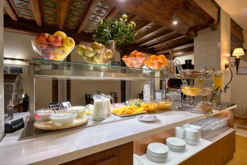 Comida en o cerca de este hotel