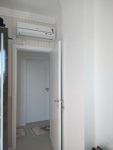 Gambar di galeri bagi Suíte 1 com cama de casal,em apartamento compartilhado ar condicionado, tv, e Wi-fi -frigobar di Itapema