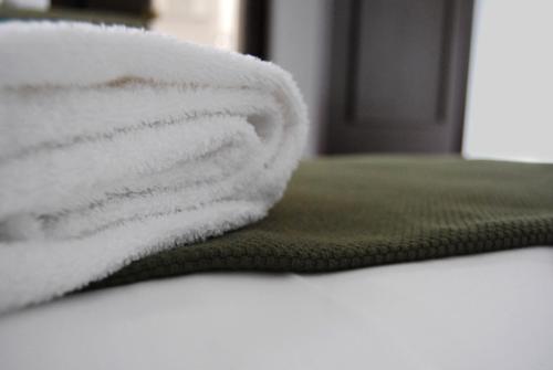 a pile of towels sitting on top of a bed at Hotel Arrasate in Mondragón