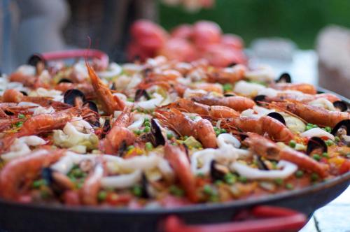 a pan filled with a pizza with crabs on it at Can Portell by 123ole, B&B - Casa Rural in Sant Andreu del Terri