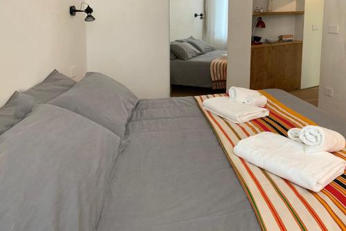 מיטה או מיטות בחדר ב-Una favolosa terrazza nel centro di Roma