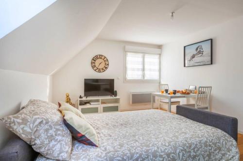 Postel nebo postele na pokoji v ubytování GRAND CONFORT, Appartement Osny