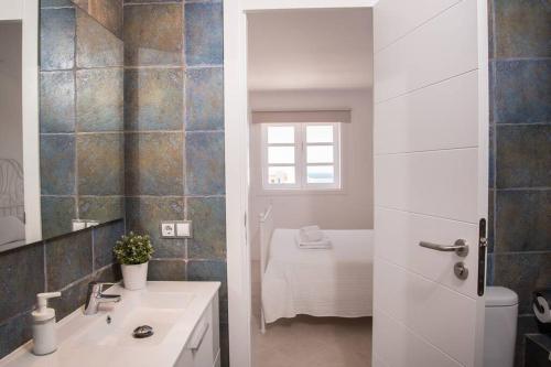 a bathroom with a sink and a toilet in a room at IMPRESIONANTES VISTAS MAR CASA DE LUJO LA CÚPULA in Playa Paraiso