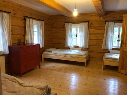 Postel nebo postele na pokoji v ubytování Roubenka Bratrouchov