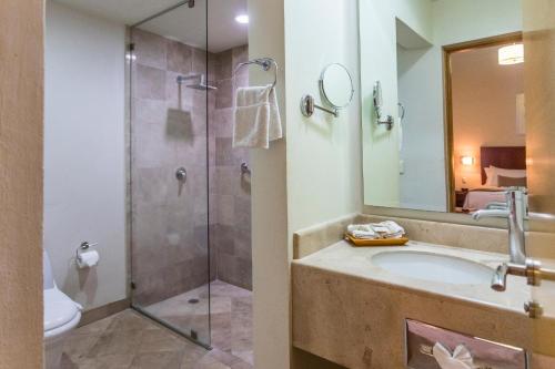 Bathroom sa Hotel Parador de Alcalá
