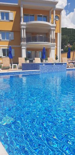 a large swimming pool in front of a building at Apartmani Niksic in Herceg-Novi