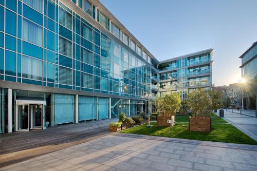 an office building with a courtyard in front of it at NH Savona Darsena in Savona