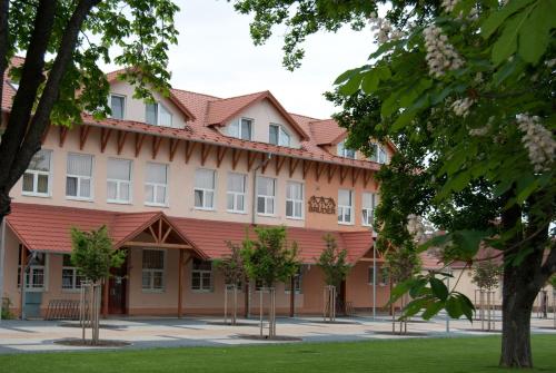 Edificio en el que se encuentra el hostal o pensión