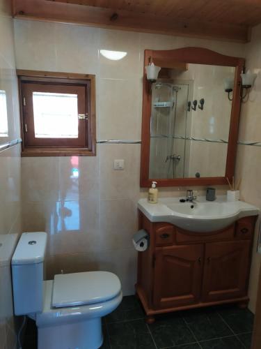 Bilik mandi di Casa da Chousa