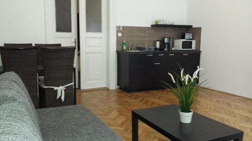 Balcony Apartment 1067 Budapest, 45 Teréz körút 1 kép - 3