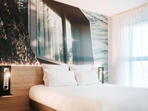 Cama ou camas em um quarto em Novotel Angers Centre Gare