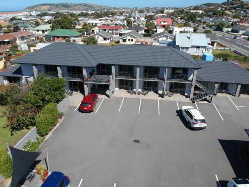 an aerial view of a building with cars parked in a parking lot at Oamaru Motor Lodge in Oamaru