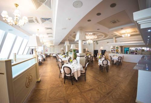 Restaurant o iba pang lugar na makakainan sa Grand Hotel Vostok